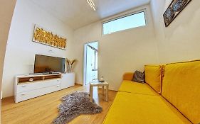 Caligula City Center Apartment